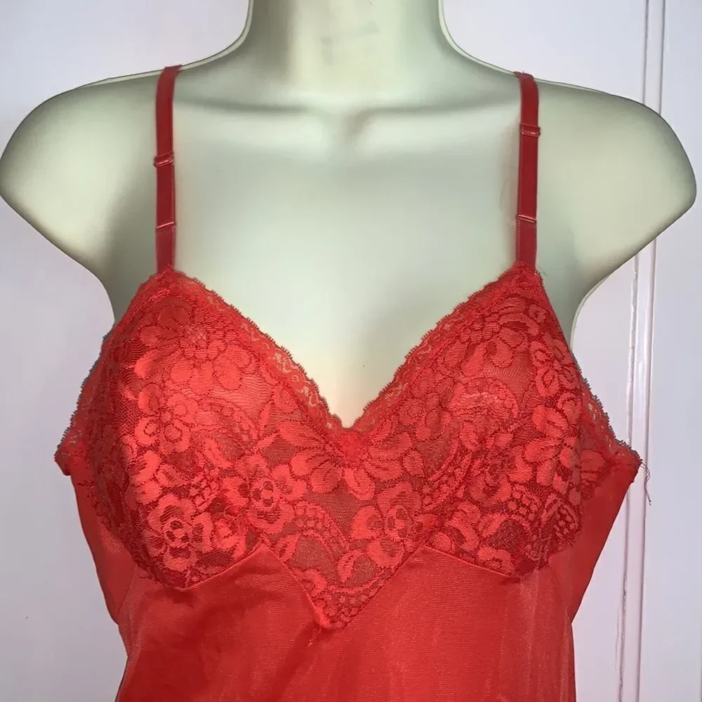 Vintage red nylon full slip with lace bodice - Picture 3 of 9